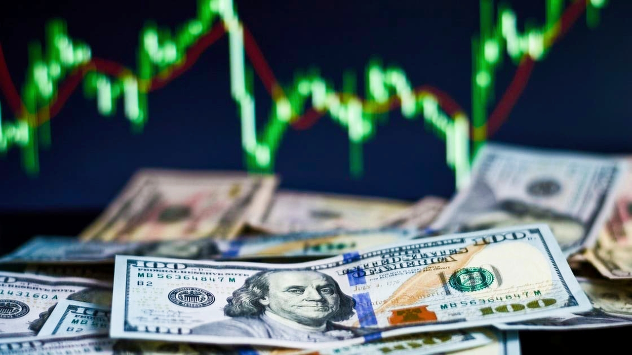 تصاعد توترات الشرق الأوسط يدفع سعر الدولار نحو مستويات مرتفعة جديدة